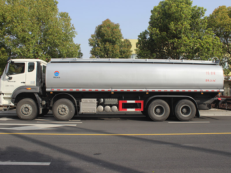 重汽豪沃26立方SCS5313TGYZZ6供液車(chē)