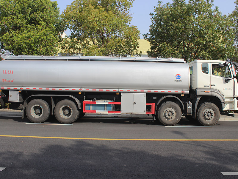 重汽豪沃26立方SCS5313TGYZZ6供液車(chē)