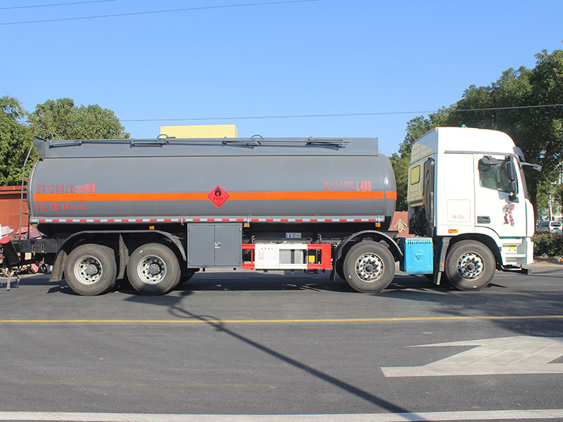 福田25立方SCS5321GRYBJ6易燃液體罐式運(yùn)輸車