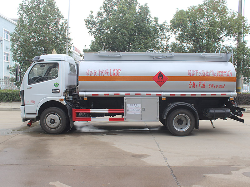 東風(fēng)多利卡9.83立方SCS5121GYYEQ6運(yùn)油車(chē)