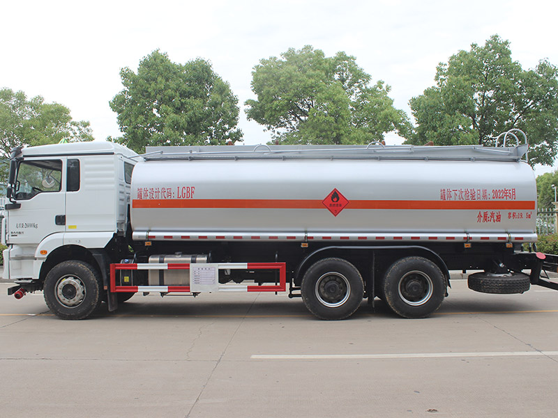 陜汽德龍19.5立方SCS5261GYYSX6運(yùn)油車(chē)
