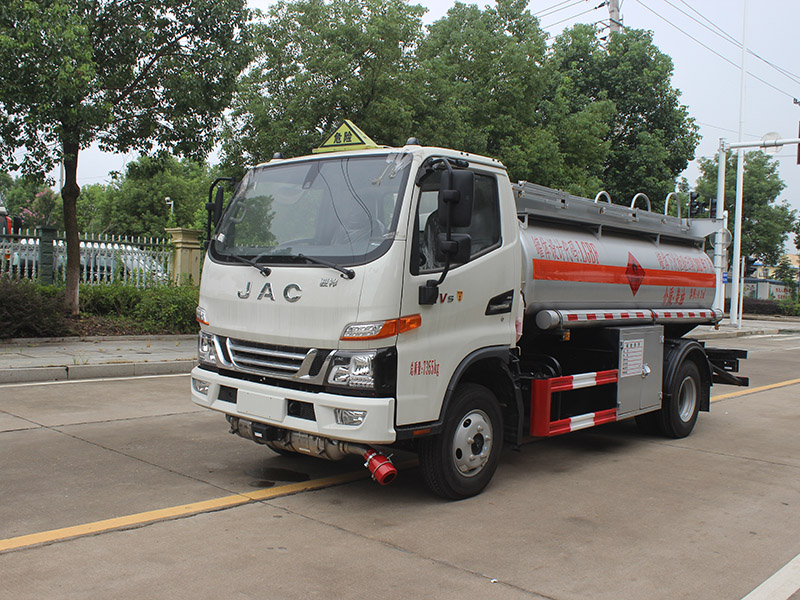 油罐車(chē)行駛中前輪出現(xiàn)異響三種情況一定要知道